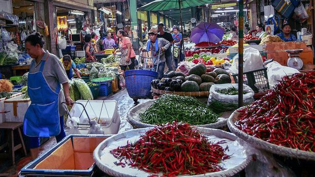 Street markets are amazing in Bangkok, but a hotspot for petty crimes.