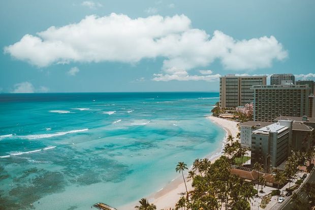 In this post, we will describe the neighbourhoods that should be avoided and visited with precautions in Honolulu when travelling as a tourist.