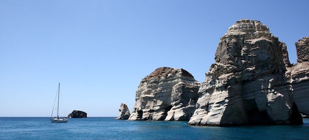 In this post, we will be discussing the best spots for nightlife on the island of Milos, Greece.