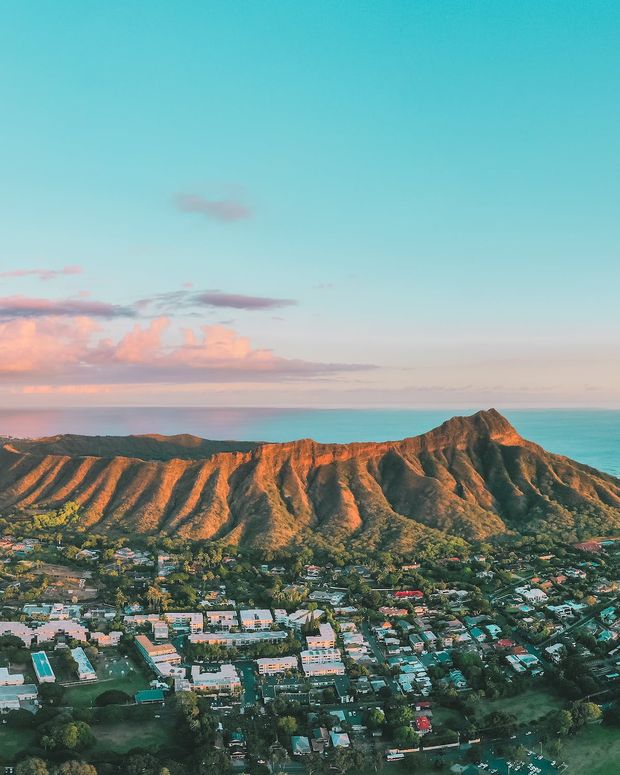 Diamond Head Crater in Honolulu is an emblematic attraction, an icon of Hawaii.