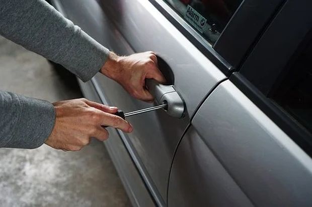 In Palermo car thefts are common.