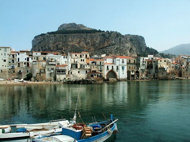 Cefalu facing the sea.