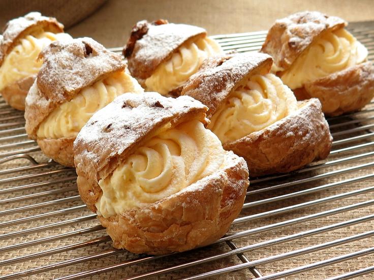 Picture displaying cream puffs made in Grand Bayonne, France