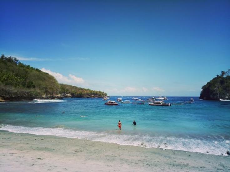 Shot of Crystal Bay as a good place to snorkel in Nusa Penida