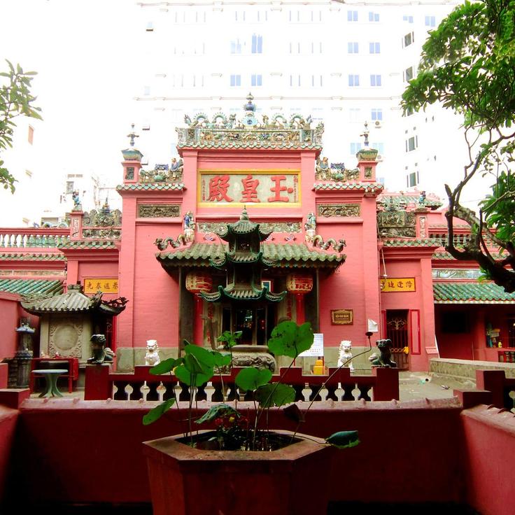 Frontal shot of the pink Jade Emperor Pagoda in Ho Chi Mihn