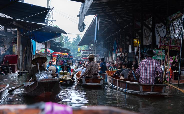 Shot of the Damnoen Saduak Floating Market in Bangkok