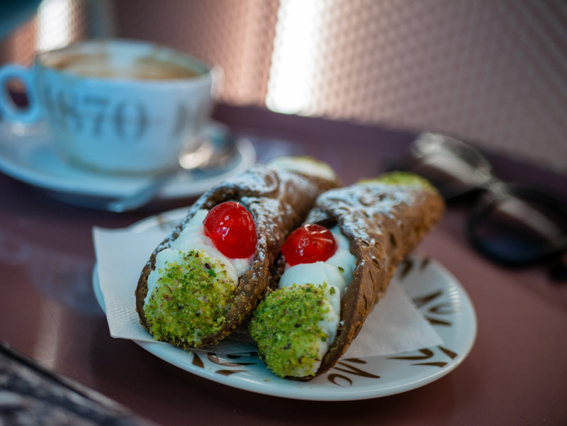 Cannoli in Gran Cafè Torino, Palermo