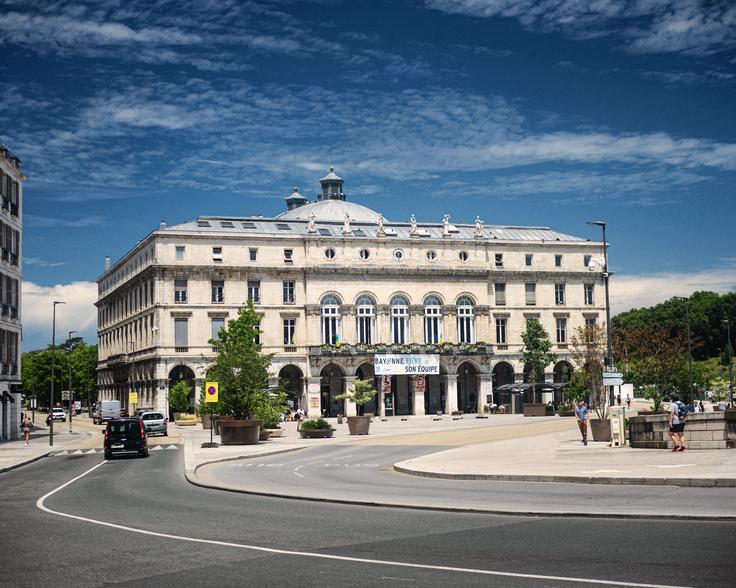 Frontal picture of The Bayonne plaza, France