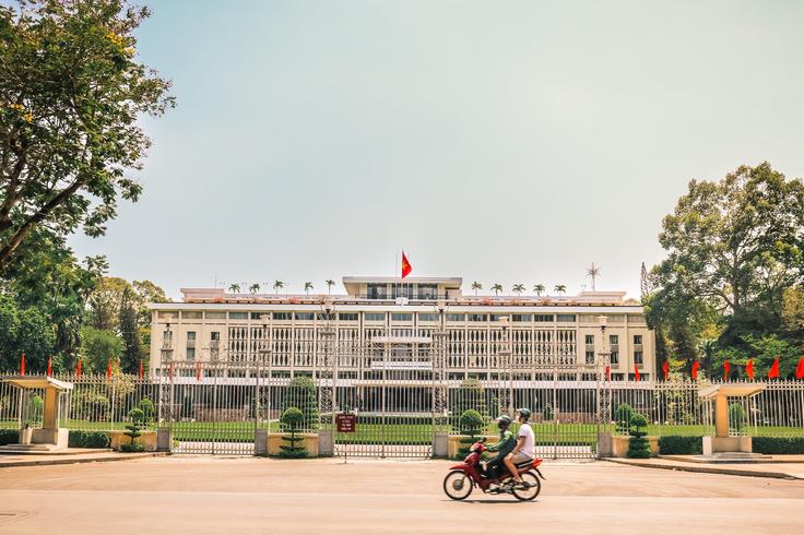 Frontal shot of the Reunification Palace Saigonese landmark